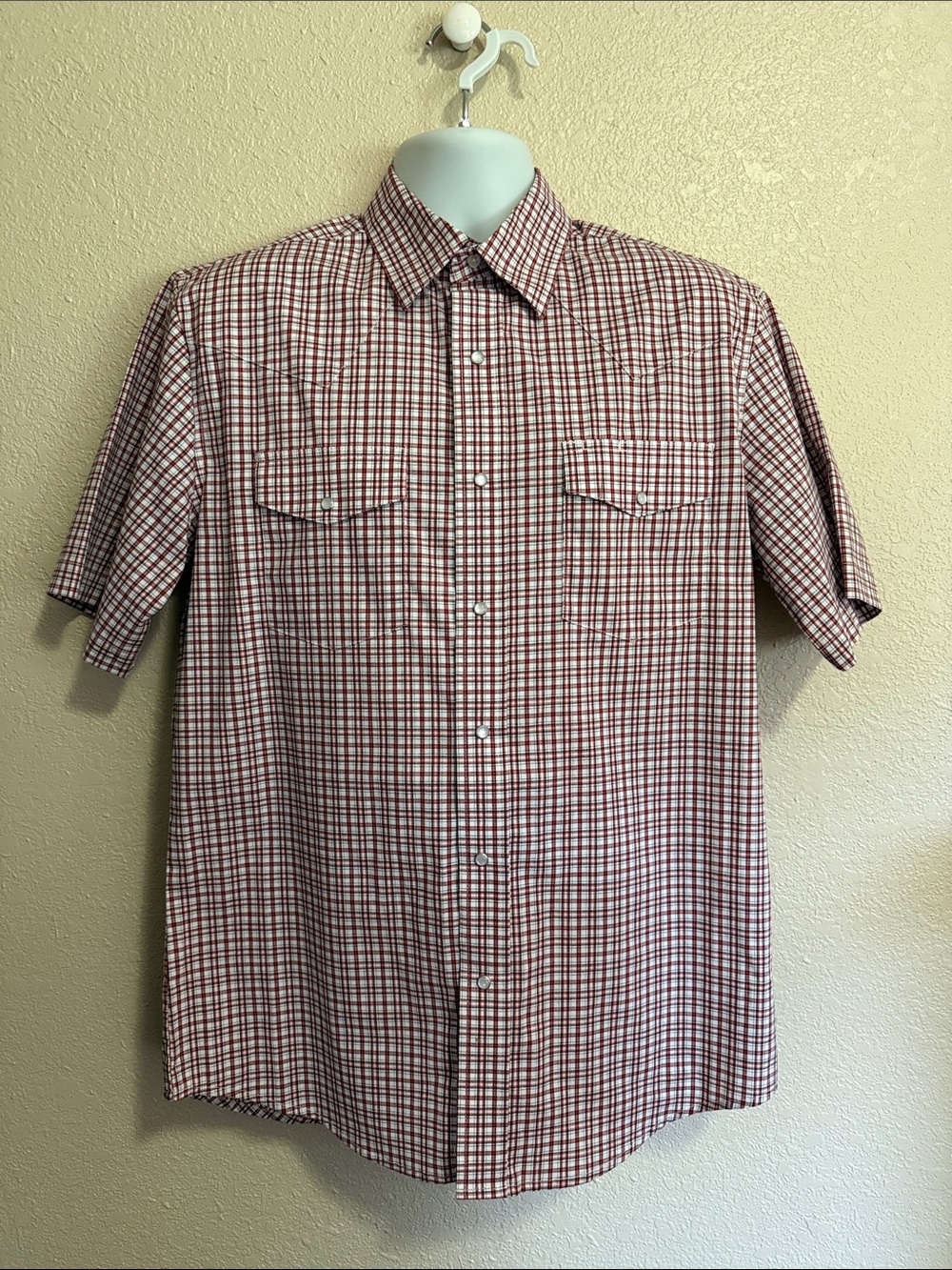 Wrangler Red and White Plaid Short-Sleeve Button-Down Shirt